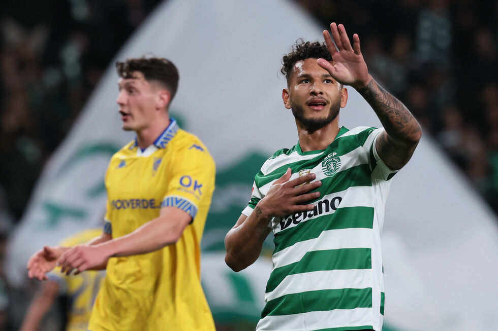O Sporting venceu o Estoril Praia por 3-0, com destaque para Suárez e Bragança