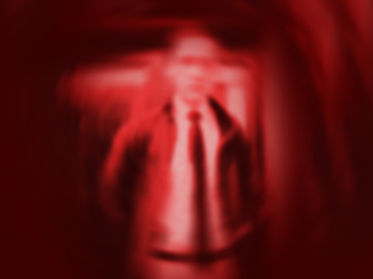 Solidão, ódio e doutrinação online: a história do primeiro menor condenado por glorificar terrorismo