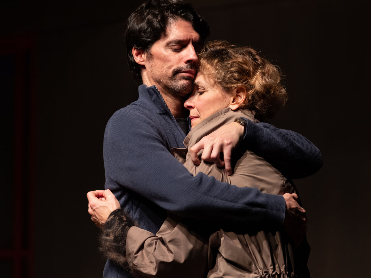 "Veneno": Gonçalo Waddington, Carla Maciel e um reencontro com as sombras da dor