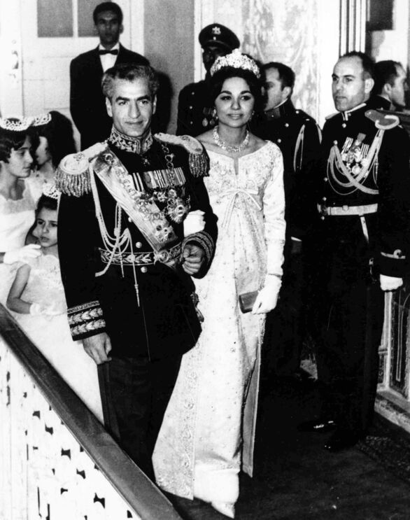 Casal real do Irão em evento oficial com trajes formais