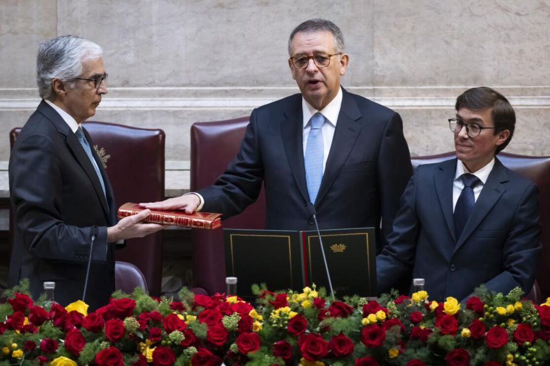 O momento do juramento de Seguro 