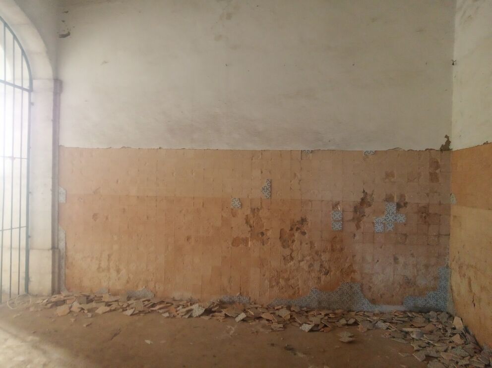 Imagens a que SÁBADO teve acesso, que comprovam a deterioração do Quartel