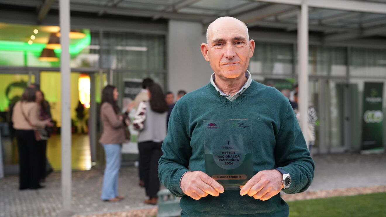 Marcos Rebocho, com o prémio de Melhor Pastor de Portugal