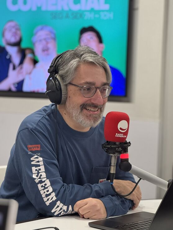 Nuno Markl emociona-se no regresso à Rádio Comercial, no aniversário da estação