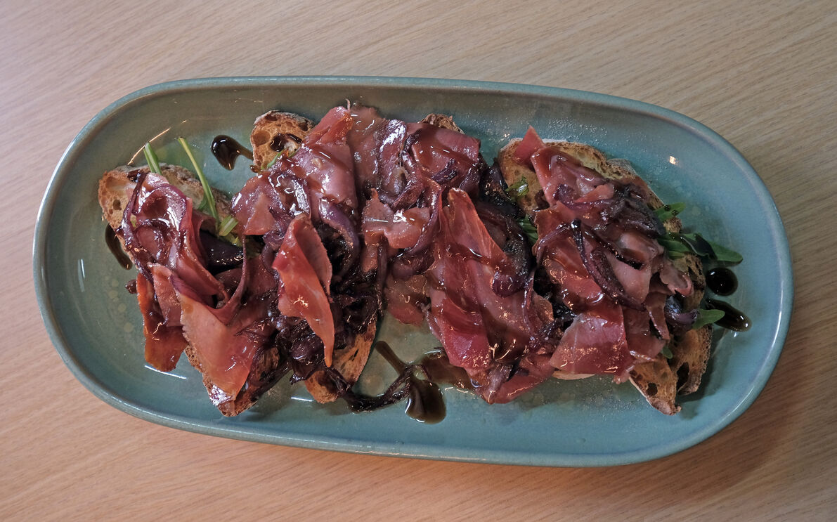 As tostas de presunto, um dos pratos icónicos da Tasquinha da Portela, em Melgaço