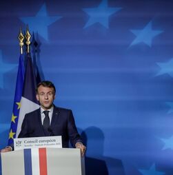 França vai reforçar arsenal nuclear e quer estacionar ogivas noutros países da Europa