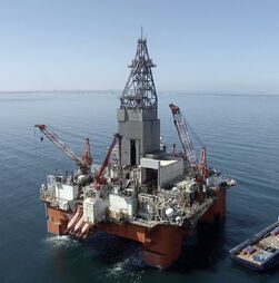 Preço do barril do petróleo Brent continua a subir devido a conflito no Irão. Ouro e prata caem