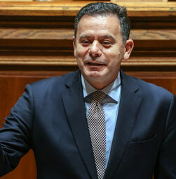 Governo admite desconto nos combustíveis caso preço aumente mais de 10 cêntimos