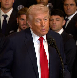 Trump afirma que marinha e força aérea do Irão “foram destruídas”