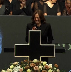 “Eu previ muito do que está a acontecer”: Kamala Harris comenta guerra durante homenagem a Jesse Jackson 