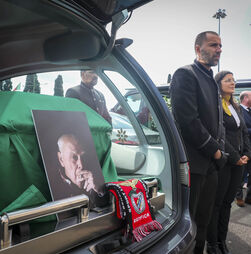 O hino do Benfica e um poema de Antero de Quental: como foi o adeus a António Lobo Antunes