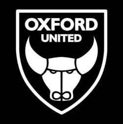 Tragédia em Inglaterra: jogadora de 15 anos morre após desmaiar em campo 