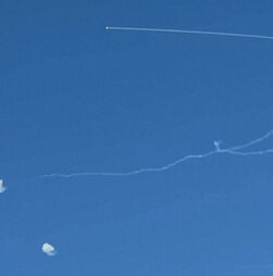 Irão: Israel anuncia 'onda de ataques' contra Teerão