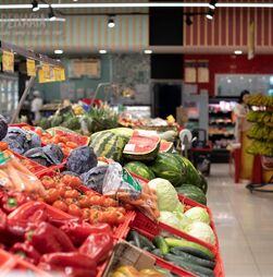 Peso do supermercado nas compras aumentou 486 euros desde 2019