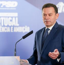 Direção do PSD propõe diretas a 30 maio e congresso a 20 e 21 de junho