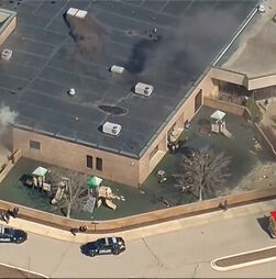 Homem embate com carro em sinagoga no Michigan. Suspeito foi morto a tiro pelas autoridades