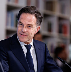 Secretário-geral da NATO insta empresas de defesa europeias a acelerarem rearmamento