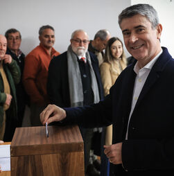 José Luís Carneiro reeleito Secretário-geral do PS