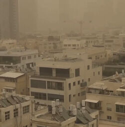 Novas imagens mostram tempestade de areia que varre várias zonas do Médio Oriente