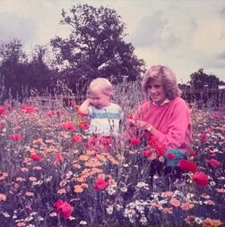 Príncipe William partilha imagem inédita ao lado de Diana, no Dia da Mãe