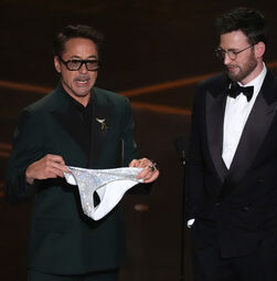 Glamour, pipocas e até roupa interior: os Óscares em 15 fotografias