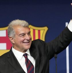 Joan Laporta reeleito presidente do Barcelona com quase 70% dos votos
