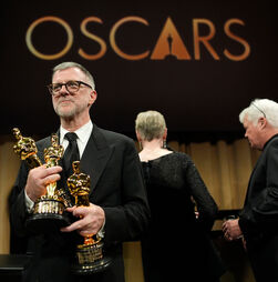 À 15.ª foi de vez: Paul Thomas Anderson bebeu finalmente o seu Martini depois de 14 anos a seco