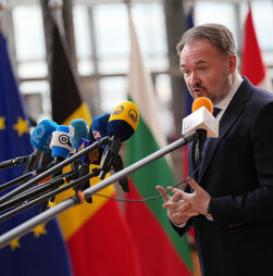 Irão: Bruxelas fala em crise de preços energéticos e admite medidas de curto prazo