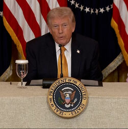 “Venham ajudar-nos com o Estreito de Ormuz”: Trump pede apoio a aliados para reabrir rota marítima 