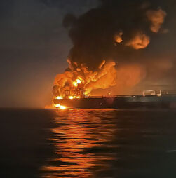 Petroleiro atingido no Golfo de Omã por 'projétil desconhecido'