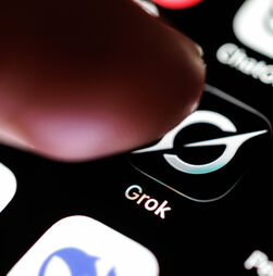 Três adolescentes processam xAI de Elon Musk por gerar imagens pornograficas com fotos reais