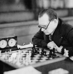 A vida do campeão de xadrez no Estoril