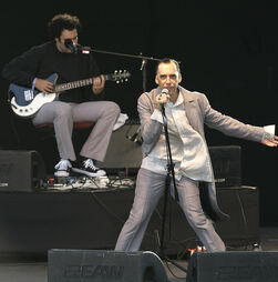 Jardins do Marquês. Arnaldo Antunes reforça um cartaz entre o Brasil, a soul e o rock