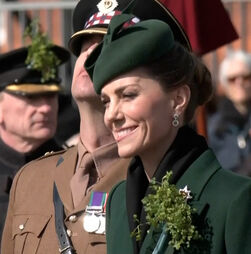 Princesa de Gales celebra o Dia de São Patrício com a Guarda Irlandesa