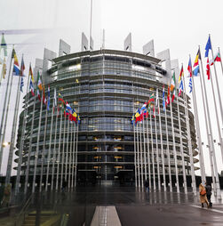 Eurodeputados querem limitar turismo excessivo e promover regiões menos visitadas