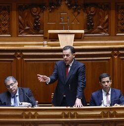 Lei laboral chega “em breve” ao parlamento e 'lei de retorno' de imigrantes aprovada 5.ª feira, anuncia Montenegro