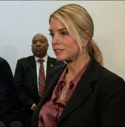 “Não confiamos nela”: Democratas querem que Pam Bondi deponha sob juramento no caso Epstein 