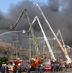 Incêndio em fábrica automóvel na Coreia do Sul faz pelo menos 11 mortos