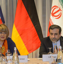 Irão: Japão diz que Teerão vai facilitar trânsito de navios japoneses por Ormuz