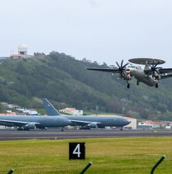 Irão: Base das Lajes com maior presença de aviões norte-americanos desde o início do conflito