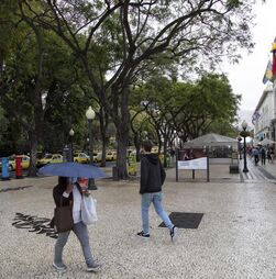 Mau tempo: Chuva forte mantém arquipélago da Madeira sob aviso laranja e amarelo