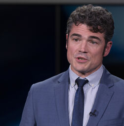 Demitiu-se por discordar da guerra no Irão e agora está mira do FBI: 'Verdade dos factos está do meu lado'