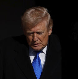 Investidores aplicaram €500 milhões em petróleo minutos antes de Trump anunciar negociações com o Irão