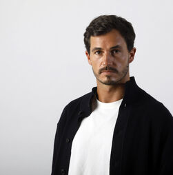 'À Espera de Um Lugar Sentado': quando a poesia entra em campo