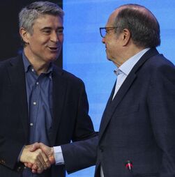 Moção de José Luís Carneiro acusa AD de estar a 'hipotecar futuro' e deixa alertas sobre habitação