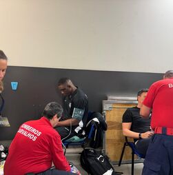 Treinador e jogador do Sporting assistidos após cheiro intenso no balneário do Dragão