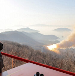 Imagens mostram teste de mísseis e tanques das forças especiais da Coreia do Norte