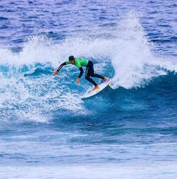 Surfistas Maria Salgado e Guilherme Ribeiro vice-campeões europeus