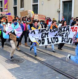Centenas de pessoas manifestam-se em Lisboa para assinalar o dia da visiblidade trans 