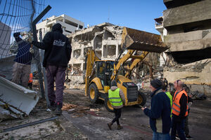 Destruição causada por um míssil iraniano em Telavive